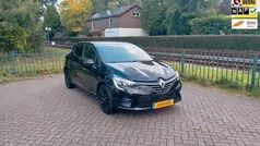 Zwart Gebruikt 2023 Renault Clio V Intens Hatchback | € 19.450 (Eerlijke prijs)
