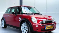 Rood, metallic lak Gebruikt 2006 Mini ONE Seven Hatchback | € 3.750 (Eerlijke prijs)
