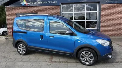Blauw Gebruikt 2016 Dacia Dokker Stepway MPV | € 9.450 (Eerlijke prijs)