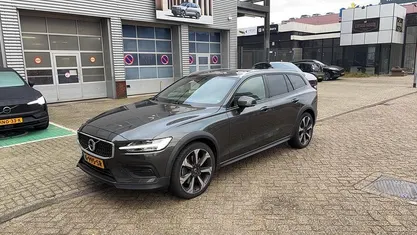 Grijs Occasion 2018 Volvo V60 CC Pro Stationwagen | € 31.995 (Eerlijke prijs)