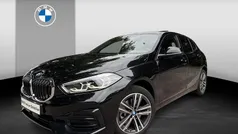 Gebruikt 2023 BMW 118 Sport Line Hatchback | € 30.950 (Eerlijke prijs)