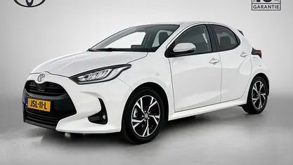 Wit Occasion 2025 Toyota Yaris Hybrid Hatchback | € 25.945 (Eerlijke prijs)