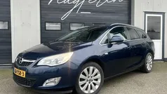 Blauw, metallic lak Gebruikt 2012 Opel Astra Cosmo Stationwagen | € 3.450 (Eerlijke prijs)