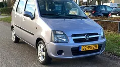 Paars, metallic lak Gebruikt 2004 Opel Agila Hatchback | € 1.999 (Eerlijke prijs)