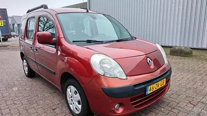 Rood (metallic) Occasion 2008 Renault Kangoo Expression MPV | € 4.250 (Goede deal)