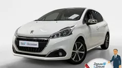 Wit Gebruikt 2017 Peugeot 208 Allure Hatchback | € 10.450 (Eerlijke prijs)