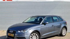 Grijs, metallic lak Gebruikt 2013 Audi A3 Sportback Attraction Hatchback | € 8.948 (Eerlijke prijs)