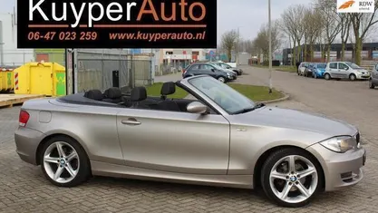 Grijs, metallic lak Occasion 2008 BMW 118 Cabriolet Executive Cabriolet | € 7.450 (Eerlijke prijs)