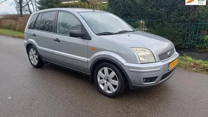 Grijs, metallic lak Gebruikt 2003 Ford Fusion MPV | € 1.950 (Eerlijke prijs)