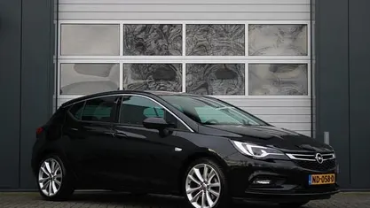 Zwart Occasion 2017 Opel Astra Innovation Hatchback | € 15.950 (Eerlijke prijs)