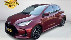 Rood Gebruikt 2021 Toyota Yaris Hybrid Hatchback | € 22.440 (Eerlijke prijs)