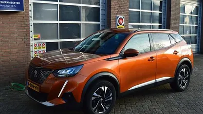 Oranje Occasion 2021 Peugeot 2008 Allure SUV | € 16.900 (Eerlijke prijs)