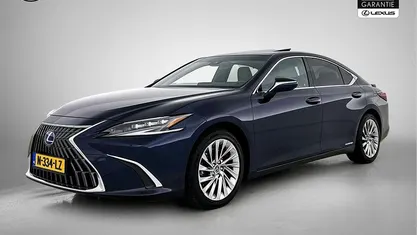 Blauw Occasion 2021 Lexus ES300H President Line Sedan | € 42.945 (Goede deal)