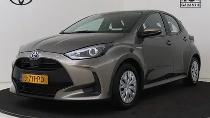 Groen Occasion 2020 Toyota Yaris Hybrid Active Hatchback | € 18.950 (Eerlijke prijs)