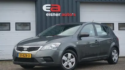 Grijs Gebruikt 2010 Kia Ceed Hatchback | € 4.949 (Eerlijke prijs)