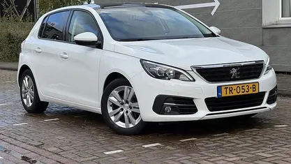 Wit Occasion 2018 Peugeot 308 Hatchback | € 8.999 (Eerlijke prijs)