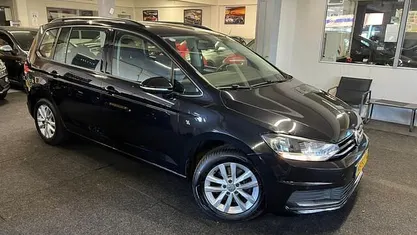 Zwart Occasion 2017 VW Touran MPV | € 9.495 (Super prijs)