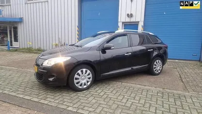 Zwart (metallic) Occasion 2010 Renault Mégane GrandTour Dynamique Stationwagen | € 3.250 (Eerlijke prijs)