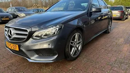 Grijs Occasion 2015 Mercedes E300 AMG Sedan | € 10.900 (Eerlijke prijs)