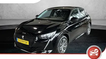 Zwart Occasion 2023 Peugeot e-208 Active Hatchback | € 17.425 (Eerlijke prijs)
