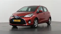 Rood Gebruikt 2015 Toyota Yaris Hybrid Hatchback | € 13.830 (Eerlijke prijs)
