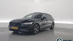 Zwart Gebruikt 2021 Volvo V60 R-Design Stationwagen | € 34.900 (Eerlijke prijs)