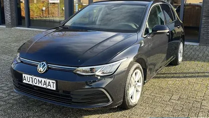 Zwart Occasion 2022 VW Golf VIII Business Hatchback | € 24.500 (Goede deal)