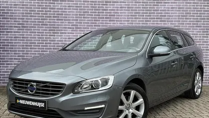 Grijs Gebruikt 2017 Volvo V60 Stationwagen | € 16.894 (Eerlijke prijs)