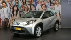 Gebruikt 2022 Toyota Aygo Play Hatchback | € 15.395 (Eerlijke prijs)