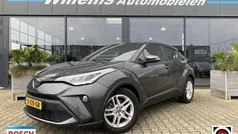 Grijs, metallic lak Gebruikt 2022 Toyota C-HR Connect Style SUV | € 22.850 (Goede deal)