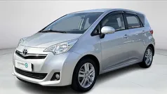 Grijs Gebruikt 2014 Toyota Verso-S MPV | € 13.950 (Eerlijke prijs)