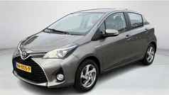 Grijs Gebruikt 2017 Toyota Yaris Hybrid Trend Hatchback | € 16.950 (Eerlijke prijs)