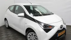 Wit Gebruikt 2022 Toyota Aygo X-play Hatchback | € 11.390 (Super prijs)