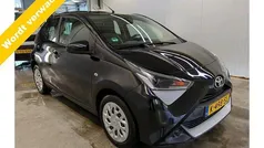 Zwart Gebruikt 2021 Toyota Aygo X-play Hatchback | € 11.899 (Eerlijke prijs)