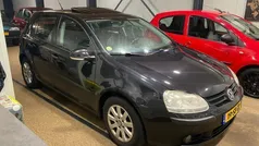 Zwart, metallic lak Gebruikt 2006 VW Golf V Comfortline Hatchback | € 2.799 (Eerlijke prijs)