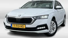 Wit Gebruikt 2023 Skoda Octavia Ambition Stationwagen | € 23.950 (Eerlijke prijs)