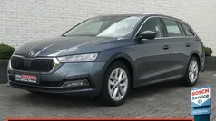 Grijs, metallic lak Gebruikt 2022 Skoda Octavia Style Stationwagen | € 24.500 (Goede deal)
