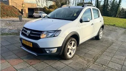 Wit Gebruikt 2015 Dacia Sandero Lauréate Hatchback | € 5.700 (Eerlijke prijs)