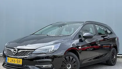 Zwart, metallic lak Gebruikt 2020 Opel Astra Business Stationwagen | € 8.899 (Goede deal)