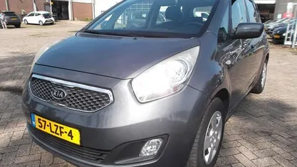 Occasion Kia Venga 90 PK (66 kW) 2010 Grijs Hatchback