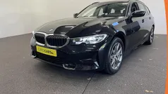 Zwart Gebruikt 2022 BMW 330e Sport Line Stationwagen | € 31.790 (Eerlijke prijs)