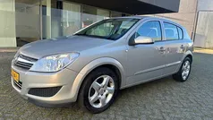 Grijs (metallic) Gebruikt 2007 Opel Astra Essentia Hatchback | € 1.499 (Super prijs)