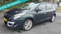Groen, metallic lak Gebruikt 2010 Renault Scénic III Dynamique MPV | € 3.199 (Goede deal)