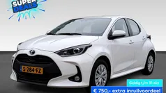 Wit Gebruikt 2022 Toyota Yaris Hybrid Active Hatchback | € 19.940 (Eerlijke prijs)