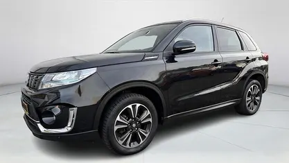 Zwart Gebruikt 2022 Suzuki Vitara Style SUV | € 25.950 (Eerlijke prijs)