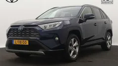 Blauw, metallic lak Gebruikt 2021 Toyota RAV4 Style SUV | € 37.745 (Eerlijke prijs)
