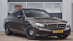 Bruin, metallic lak Gebruikt 2017 Mercedes E220 Premium Plus Sedan | € 25.950 (Eerlijke prijs)