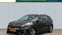 Zwart Gebruikt 2021 Kia Niro Comfort SUV | € 24.290 (Eerlijke prijs)