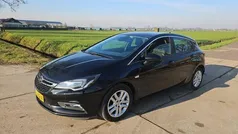 Zwart Gebruikt 2018 Opel Astra Business Hatchback | € 7.450 (Eerlijke prijs)