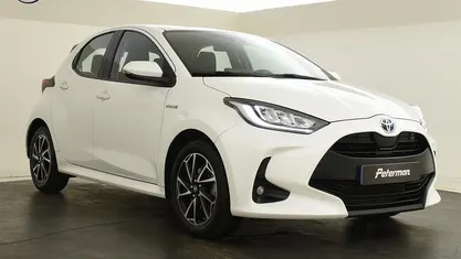 Wit Gebruikt 2021 Toyota Yaris Hybrid Hatchback | € 19.799 (Eerlijke prijs)